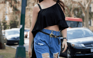 DISTRESSED MOM JEAN